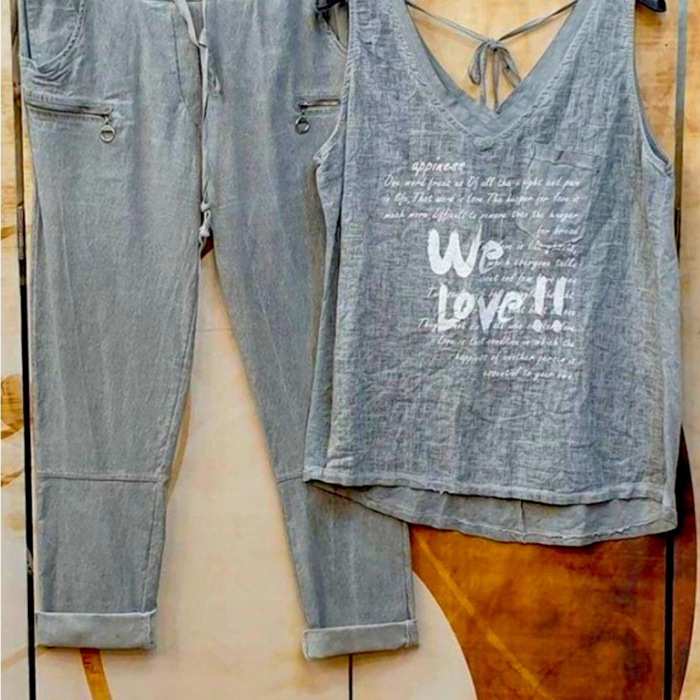 Curve Lady slick gray pants & stylish tank
